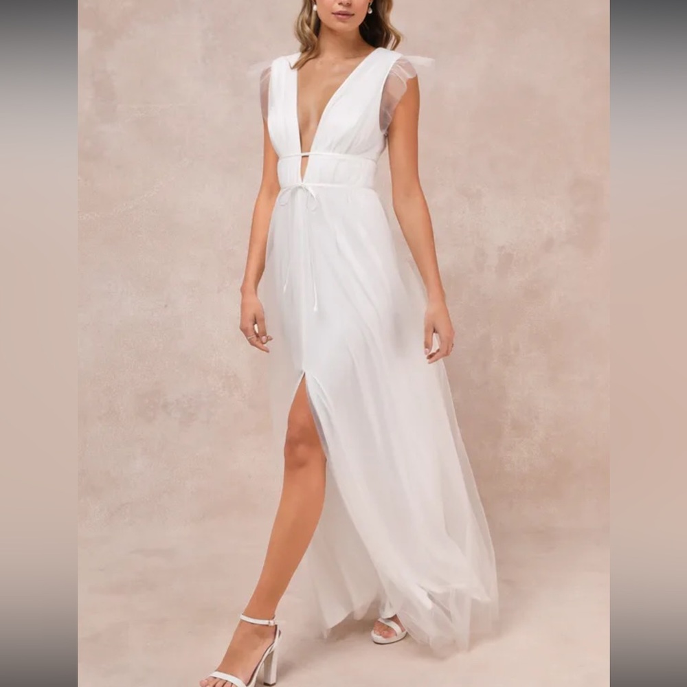 Lulu's Elegant White Wedding Dress